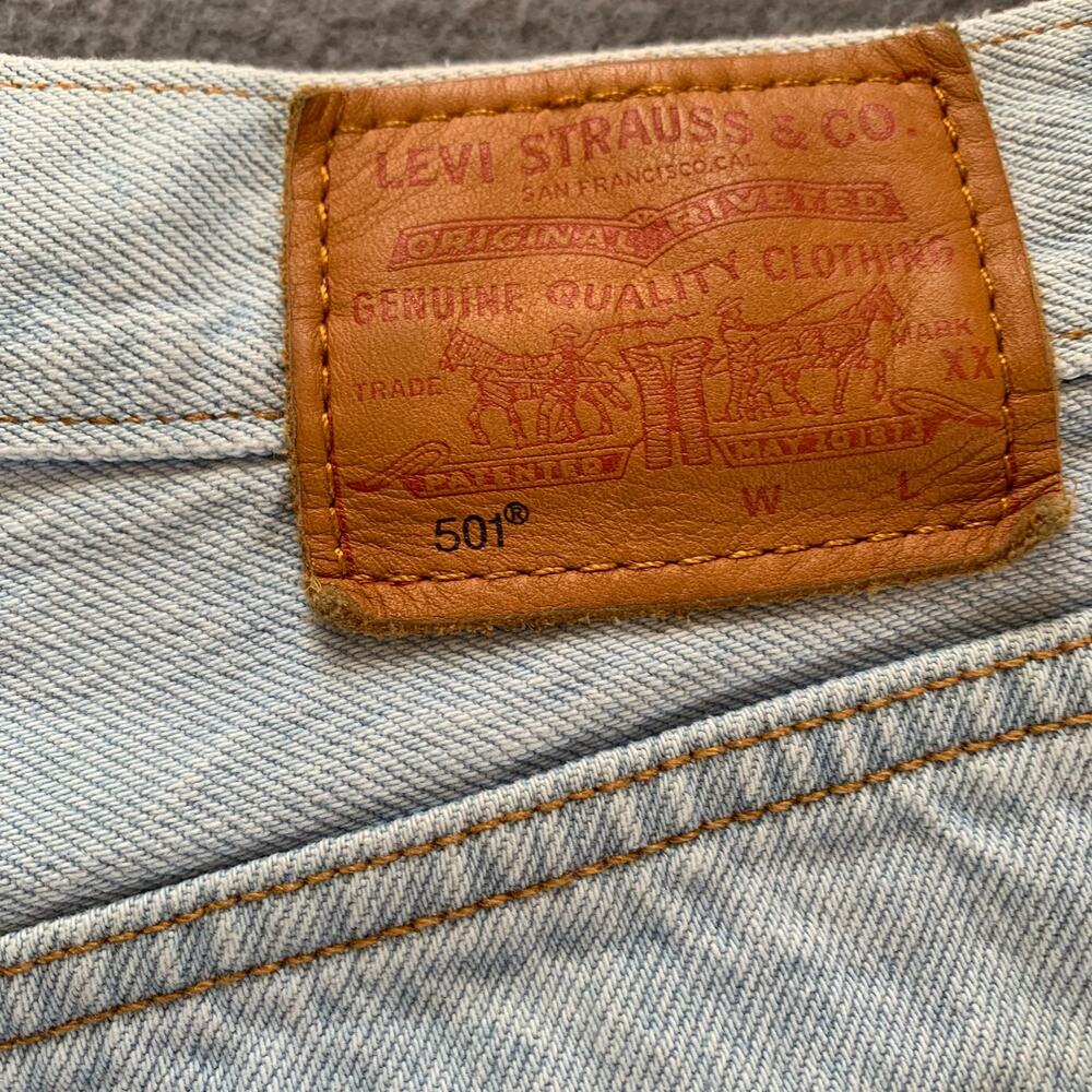Levi's 501 Button Fly Denim Cut Off Shorts Raw Hem Frayed Light Wash Size 27 - Picture 6 of 9